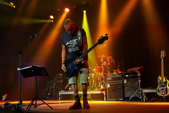 Peter Hook & The Light