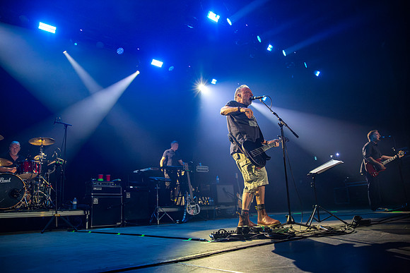 Peter Hook & The Light