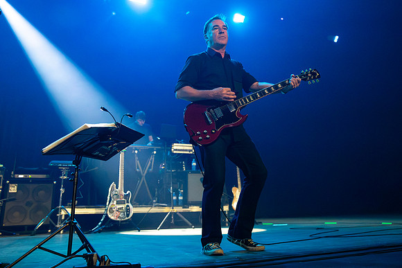 Peter Hook & The Light