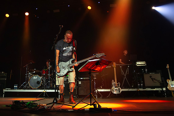Peter Hook & The Light