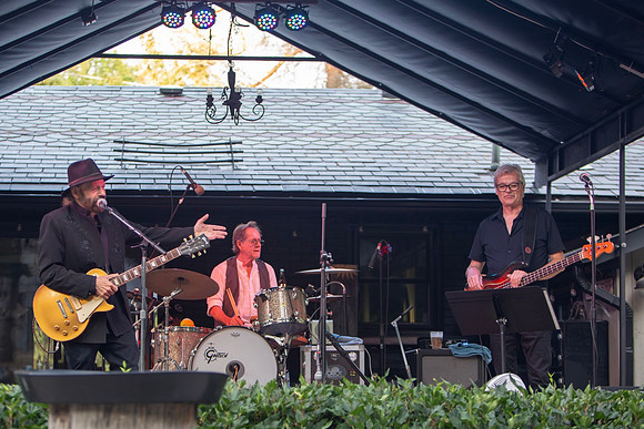 Colin Linden & The Rotting Matadors