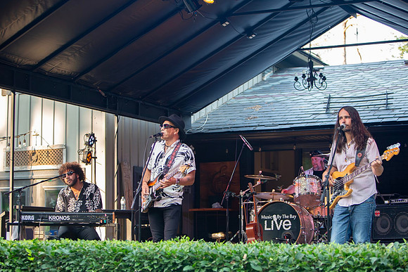 Glenn Marais & The Mojo Train at Blues Holler in Uxbridge