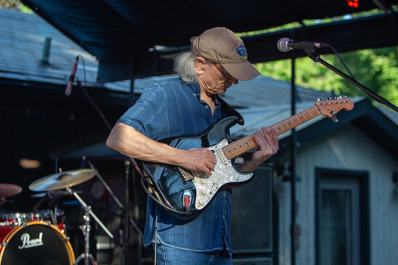 Sonny Landreth at Blues Holler in Uxbridge