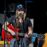 Emily Burgess & Melissa Payne at Blues Holler in Uxbridge