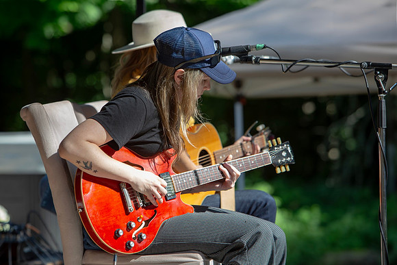 Emily Burgess & Melissa Payne at Blues Holler in Uxbridge