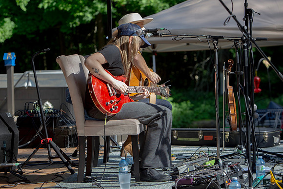 Emily Burgess & Melissa Payne at Blues Holler in Uxbridge